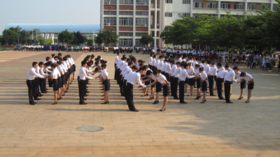 礼仪操比赛（4-26）.jpg